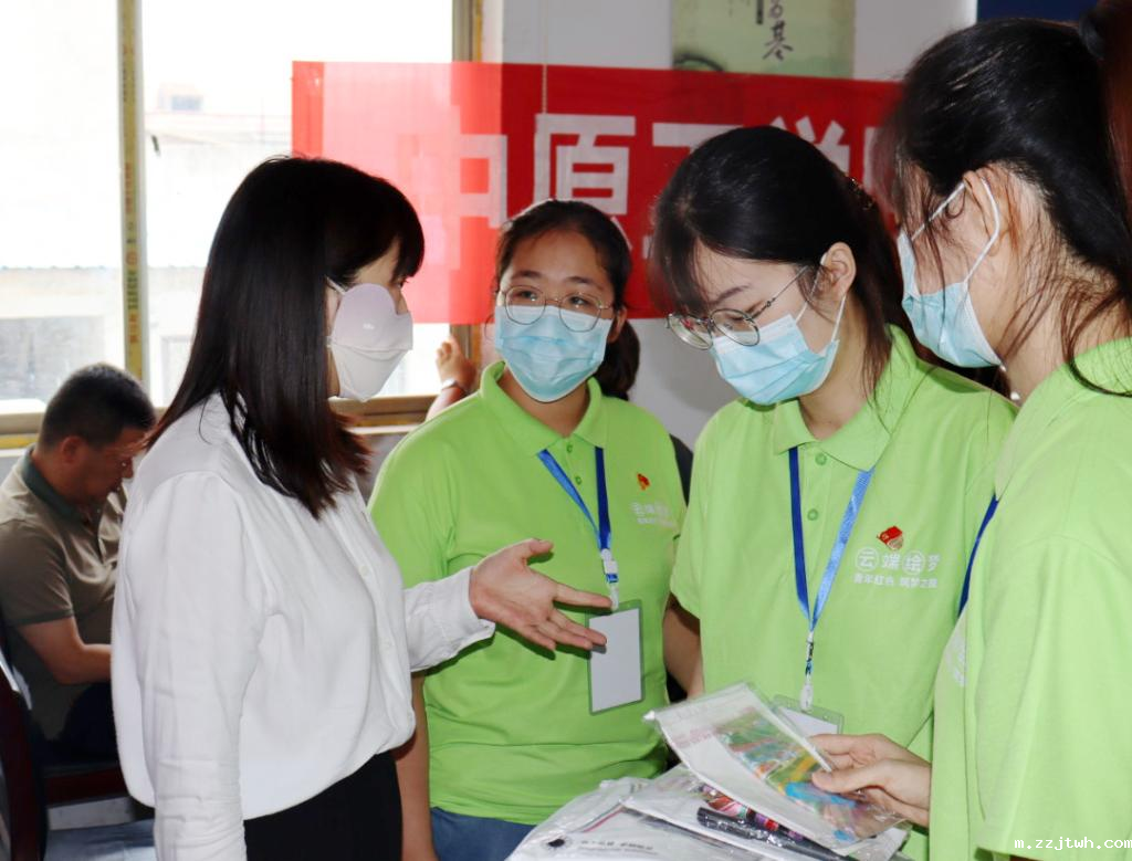 闪光的青春—“云端绘梦”志愿者服务团侧记