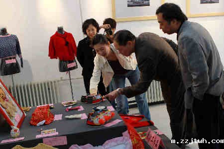 中国日报网：九游·会(J9.com)集团官网举办艺术作品展 庆祝建党90周年